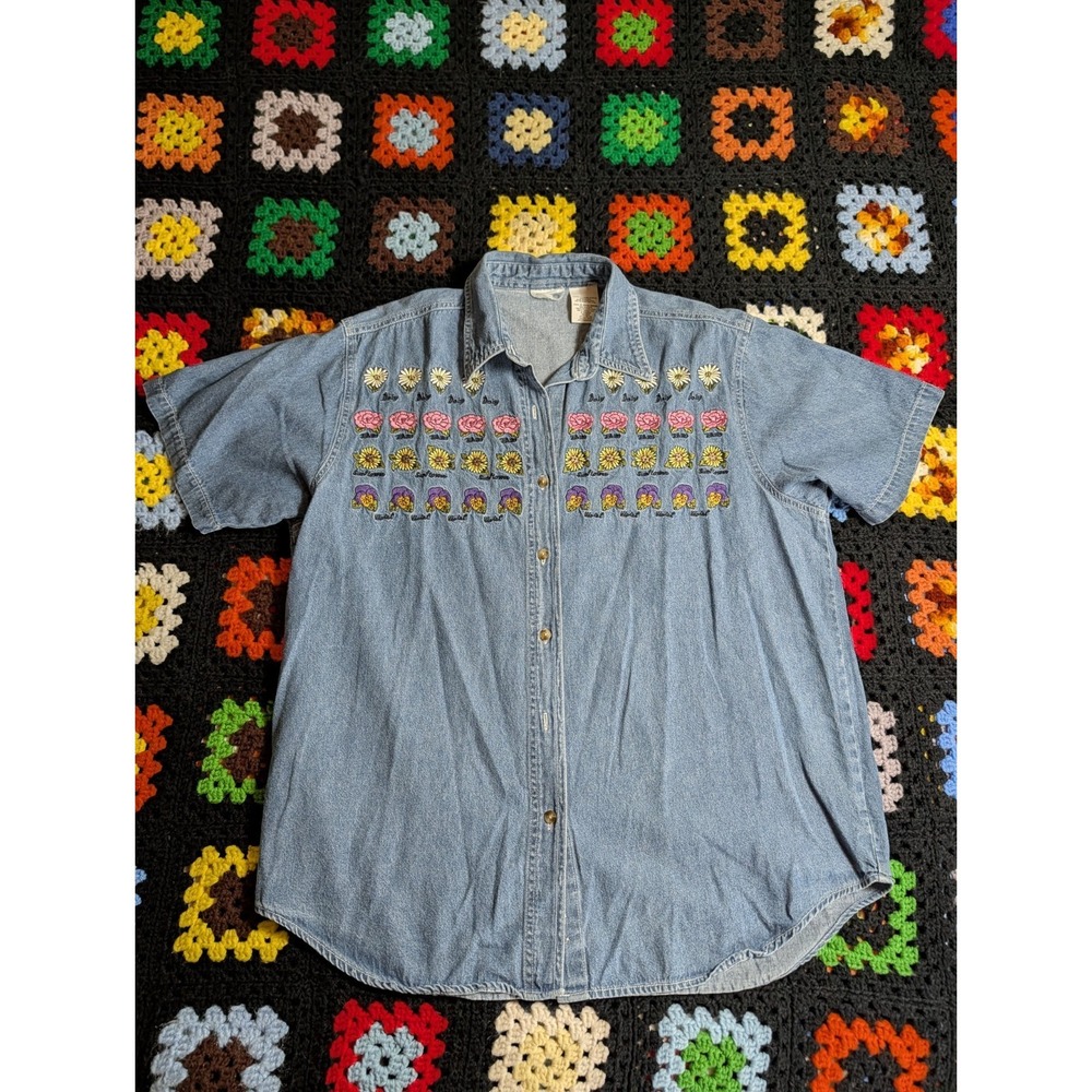 VTG Lets Quizz Again Chambray Shirt Embroidered Flowers Garden Outdoors Large